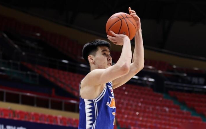 APP下载关于里程碑夜上海久事更衣室发声，世预赛集结日刷纪录，底气十足，身体对抗强度拉满的信息